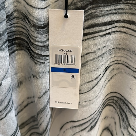 CALVIN KLEIN Women's Loose Fitted Poly Chiffon Sleeveless Twist Detail Blouse - Picture 10 of 13